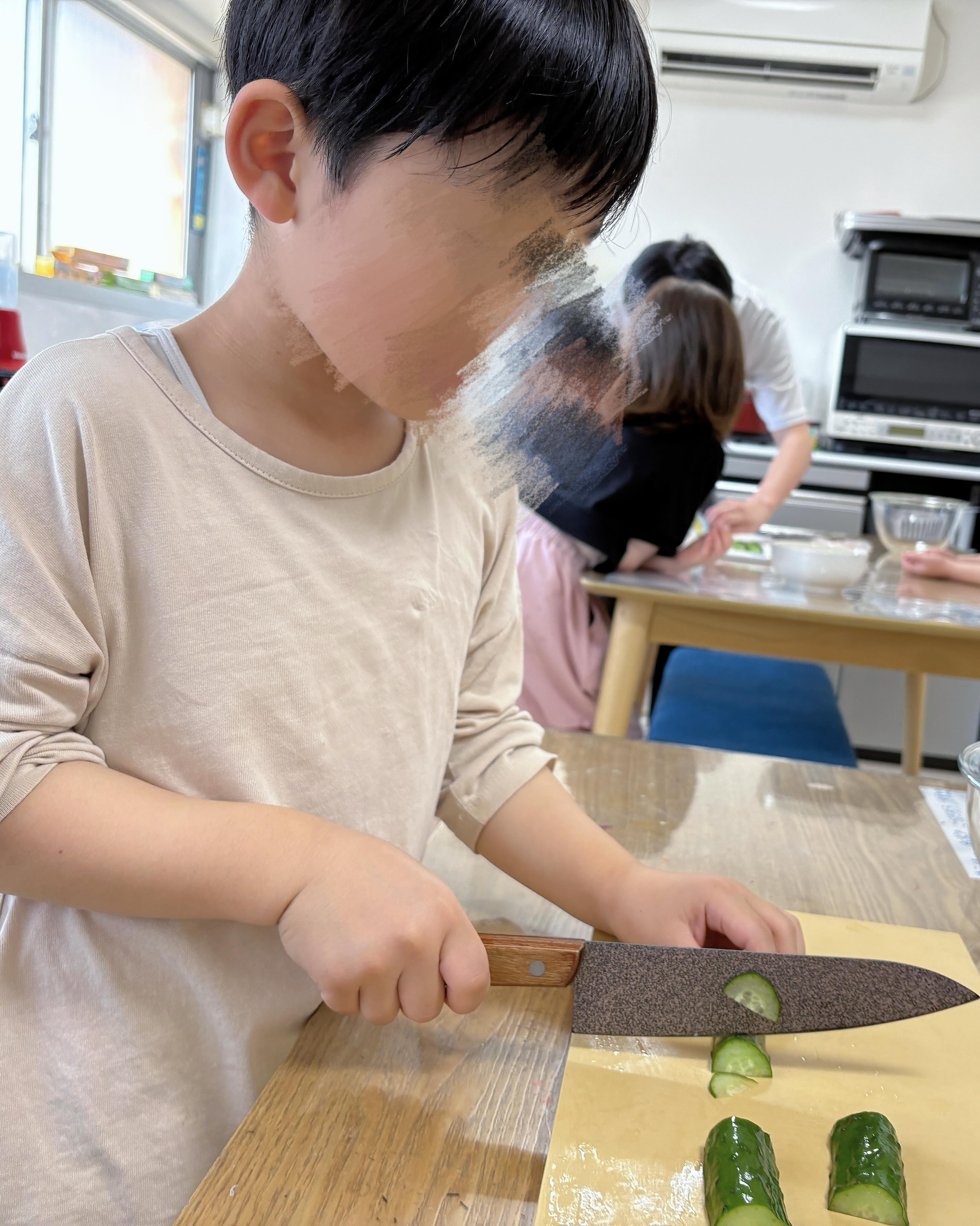 今日は楽しいクッキングチャレンジ！🍏🥗